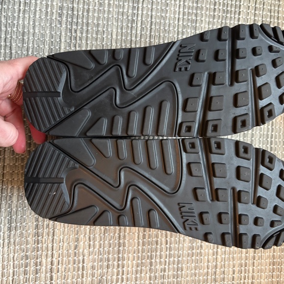 Air Max women’s size 9.5 - Picture 6 of 8